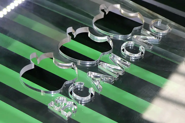 CO₂ laser cutting machine cutting acrylic