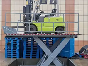 Fixed-Lift-Platform-Loading-Forklift-with-Blue-Pallets