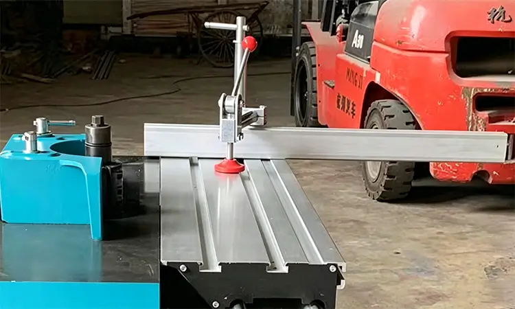 woodworking-hold-down-feeding-device