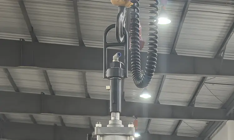 pillar-jib-crane-workshop-installation-view